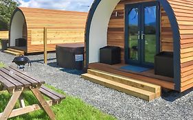 Bron Eifion Lodges